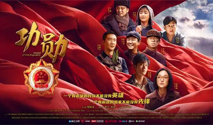 五色光影交叠的影院主题主视觉